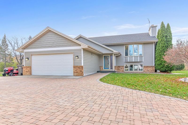 17807 Valley View Rd, Eden Prairie, MN 55346