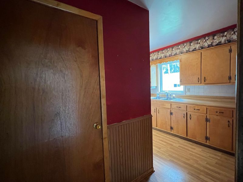 218 1st St NW, Menahga, MN 56464