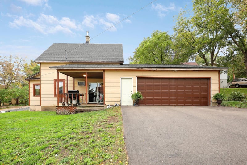 300 Main St W, Carver, MN 55315