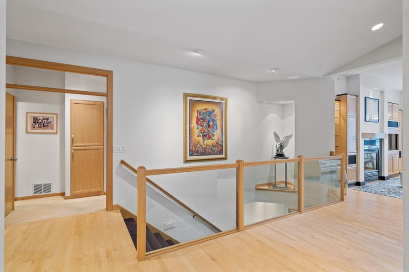 9989 Enclave Dr, Minnetonka, MN 55305