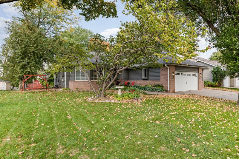 1006 Columbus Ave S, New Prague, MN 56071