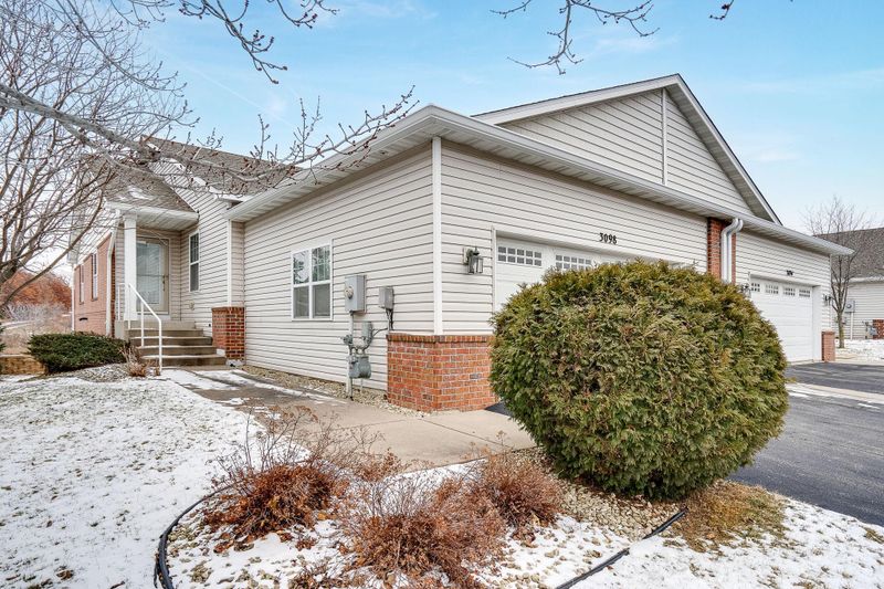3098 Chisholm Ct N, Maplewood, MN 55109