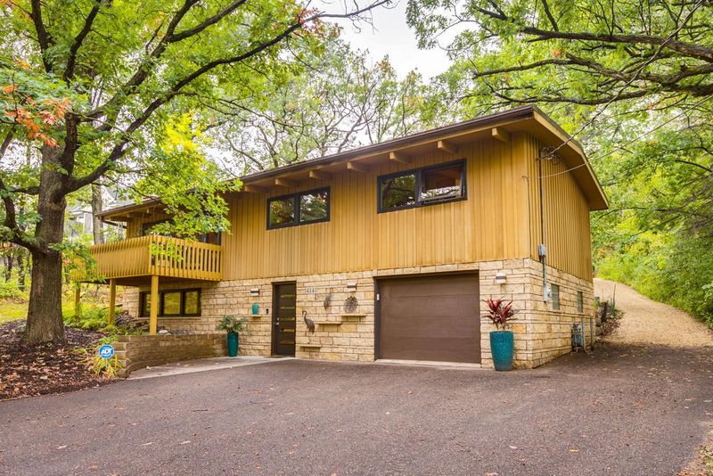4141 Reiland Ln, Roseville, MN 55126