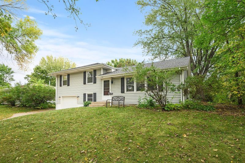 1748 Dixon Dr, Saint Paul Park, MN 55071
