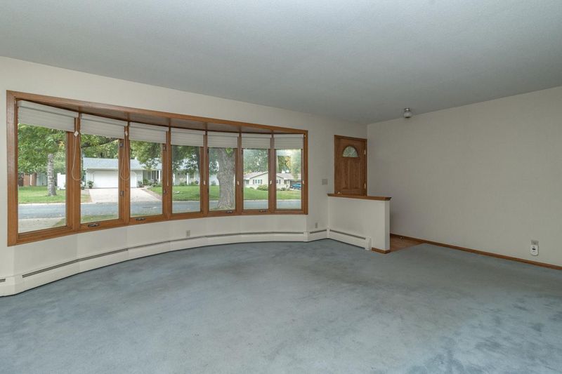 1625 Raleigh Dr, Burnsville, MN 55337