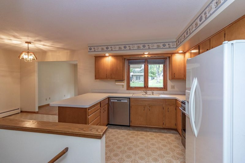 1625 Raleigh Dr, Burnsville, MN 55337