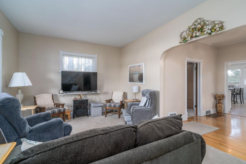 212 S Nelson St, Crookston, MN 56716