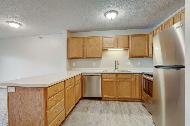 1321 Lake Dr W #213, Chanhassen, MN 55317