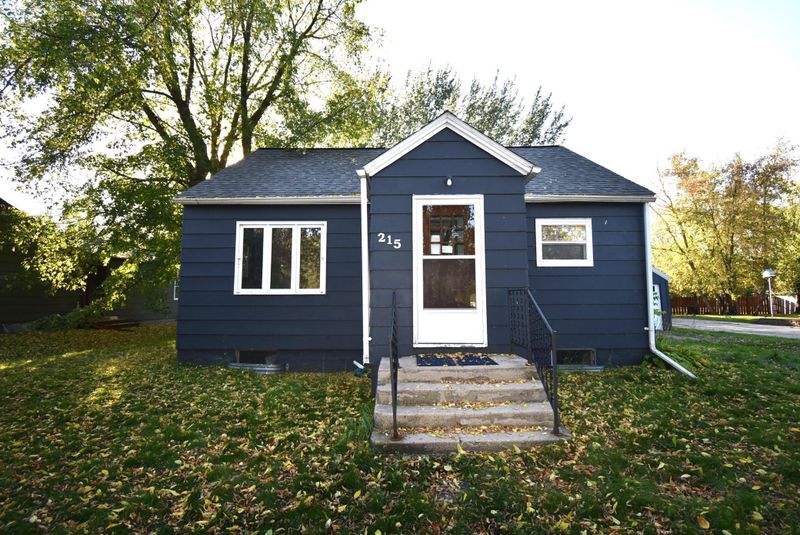 215 Roberts Ave NE, Warroad, MN 56763