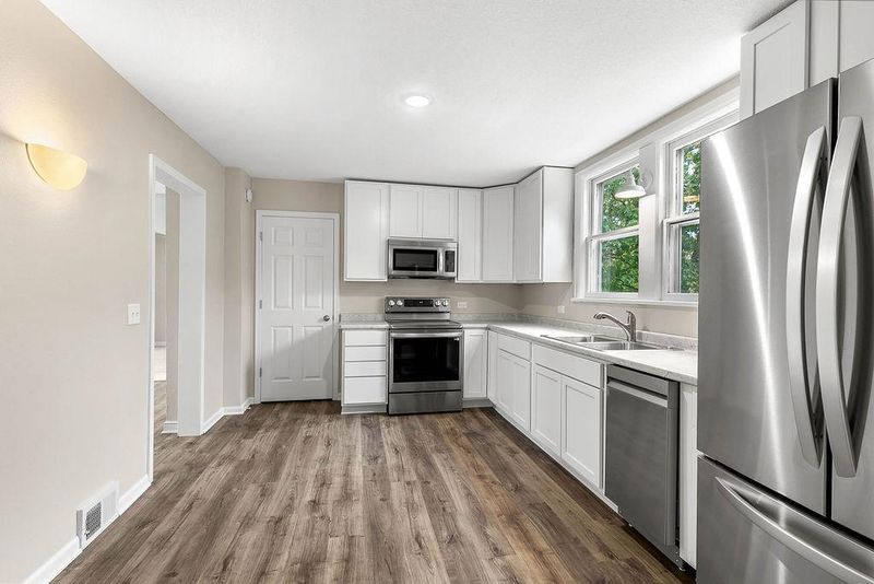 410 4th St NE, Little Falls, MN 56345