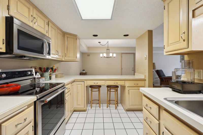 18729 Clear View Ln, Minnetonka, MN 55345
