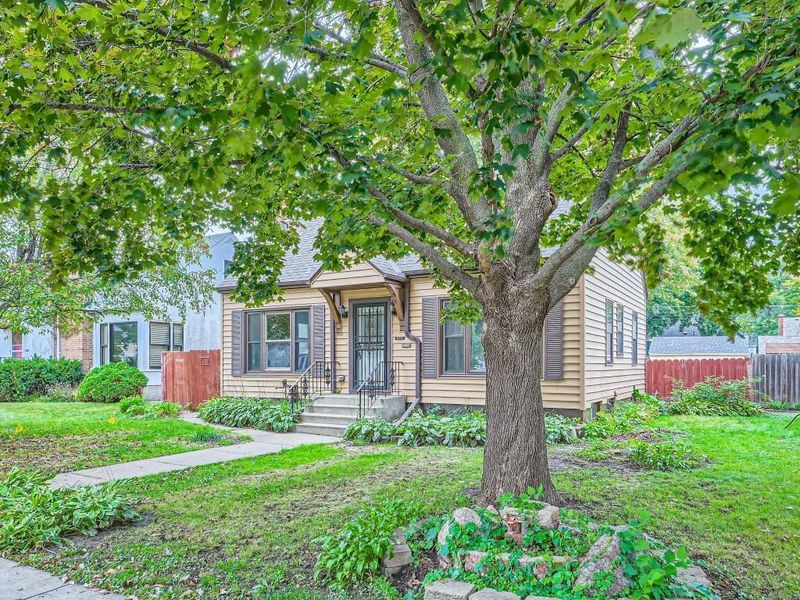 915 Iowa Ave W, Saint Paul, MN 55117