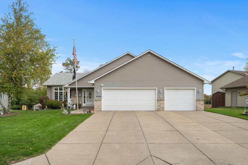 2184 Grafton Ave N, Oakdale, MN 55128