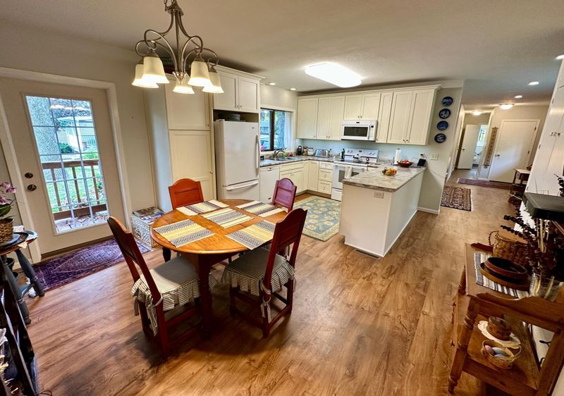 1102 W Chestnut Ave, Olivia, MN 56277