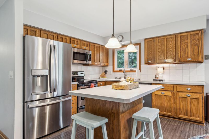 11770 Riverview Rd, Eden Prairie, MN 55347