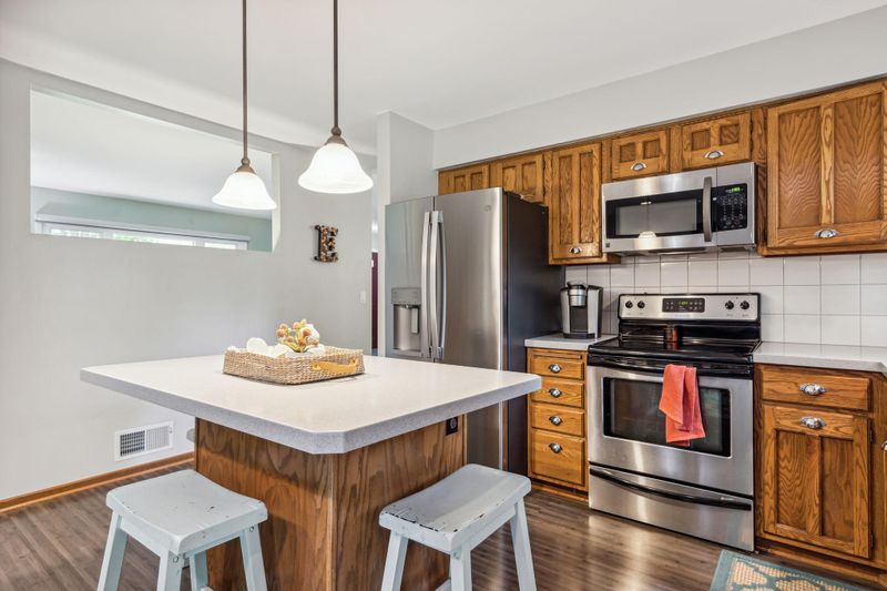 11770 Riverview Rd, Eden Prairie, MN 55347