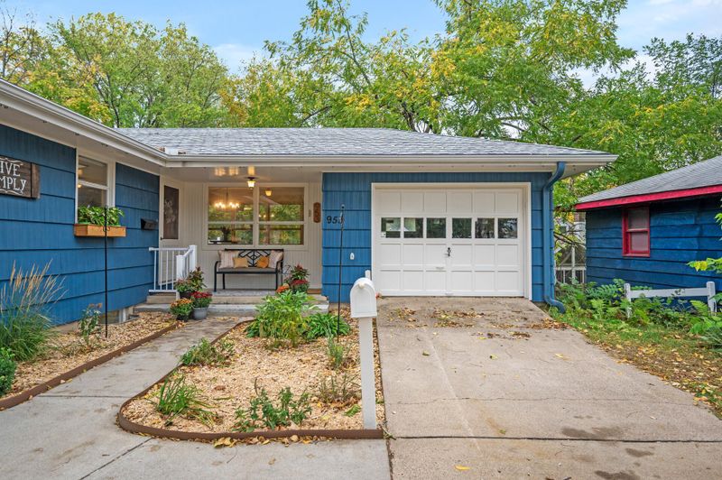 953 Main St NW, Elk River, MN 55330