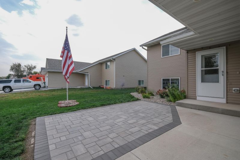 514 Allyn Cir, Janesville, MN 56048