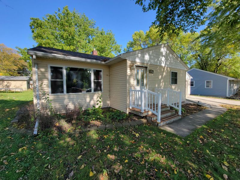 621 Douglas Ave E, Hector, MN 55342