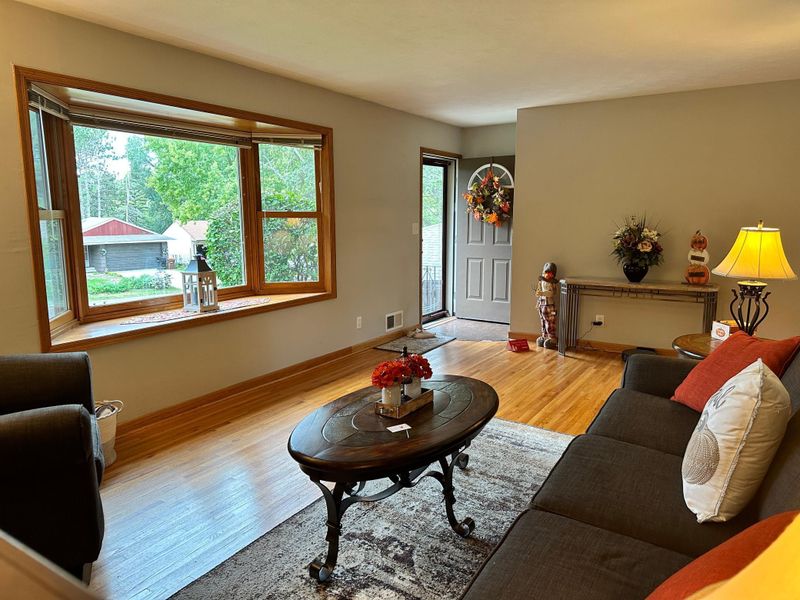 1822 City Heights Dr, Maplewood, MN 55117
