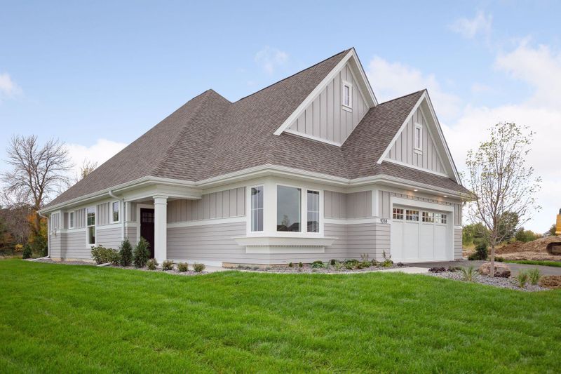 9214 Mills Dr, Chanhassen, MN 55317