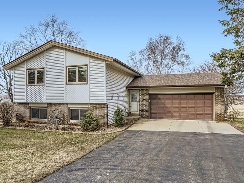 8900 Jesse Ln, Prior Lake, MN 55372