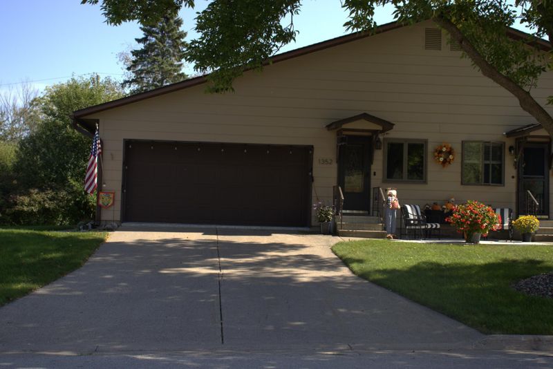 1352 Brookview Dr, Winona, MN 55987