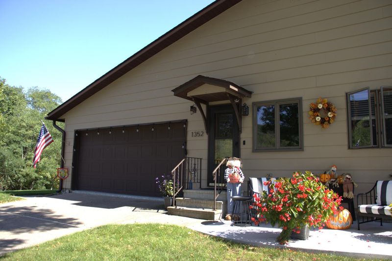 1352 Brookview Dr, Winona, MN 55987