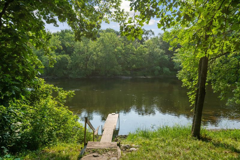21245 Rum River Dr, Oak Grove, MN 55303