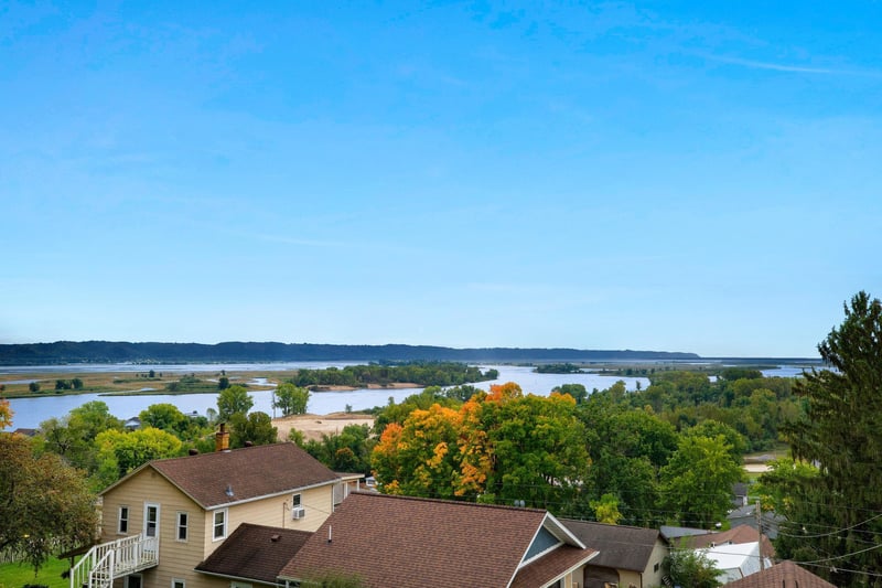 406 Adams St, Brownsville, MN 55919