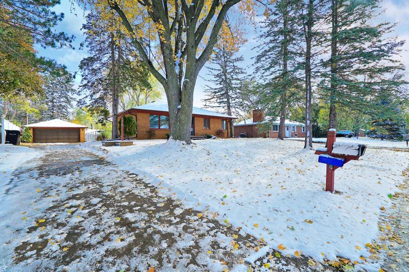 2616 Bittersweet Ln, Maplewood, MN 55109