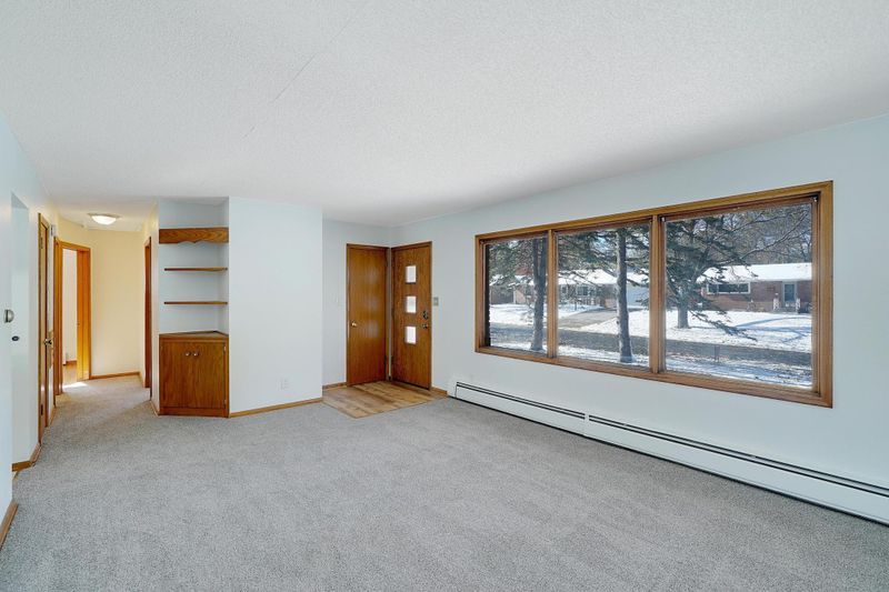 2616 Bittersweet Ln, Maplewood, MN 55109
