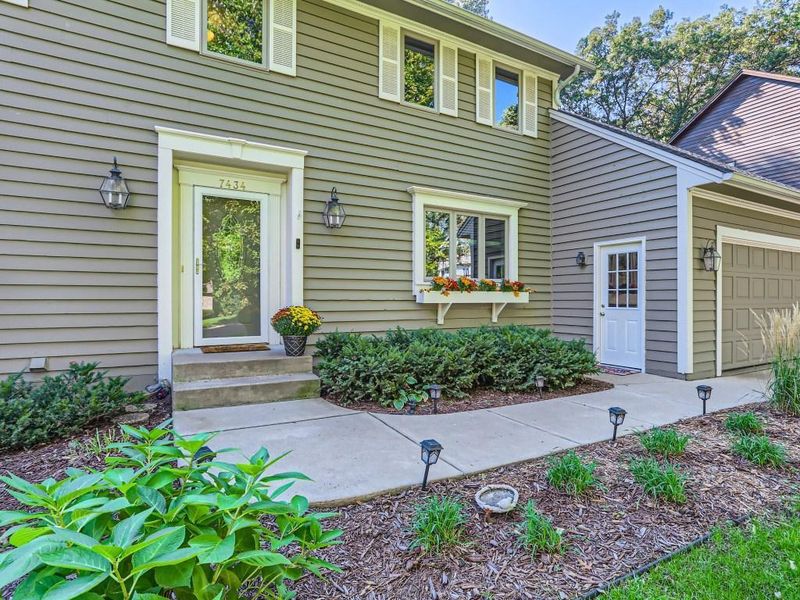 7434 Upper 136th St W, Apple Valley, MN 55124