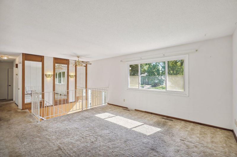 1661 Walnut Ln, Eagan, MN 55122
