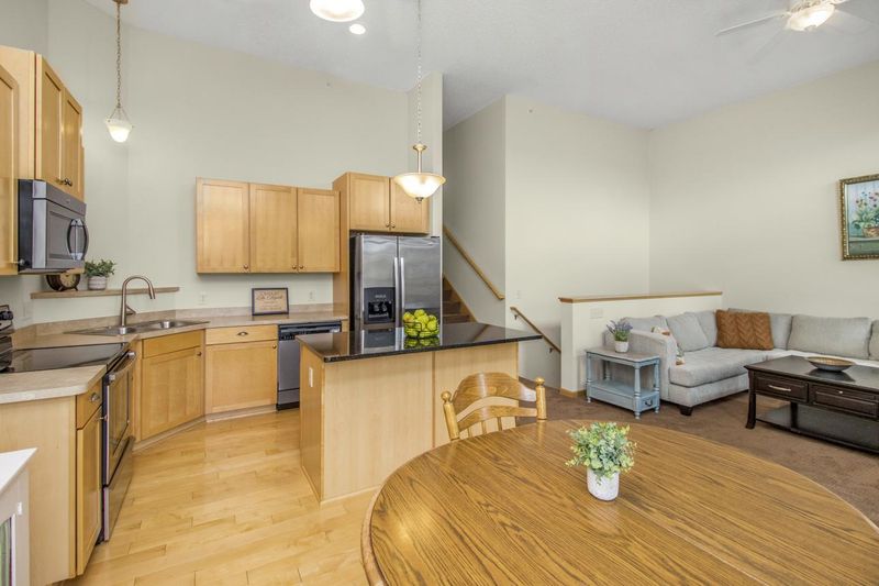 3153 Frontier Dr, Woodbury, MN 55129