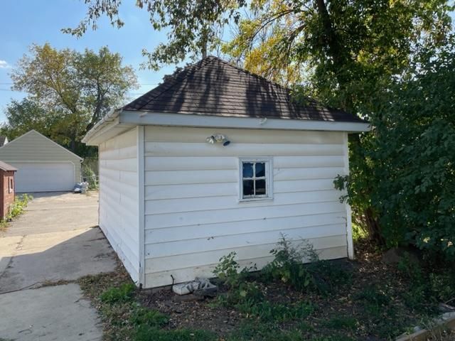 1209 10th Ave SW, Austin, MN 55912
