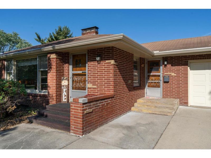 1131 Transit Ave, Roseville, MN 55113