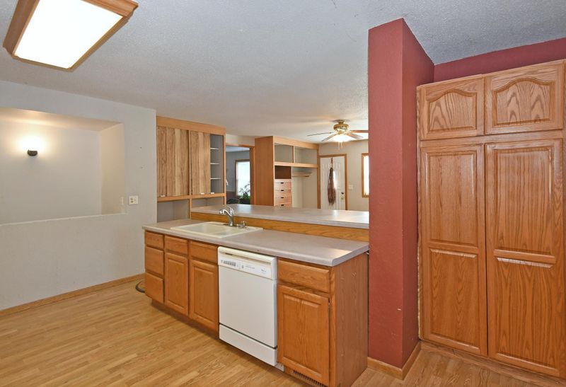 290 1st Ave SE, Wells, MN 56097