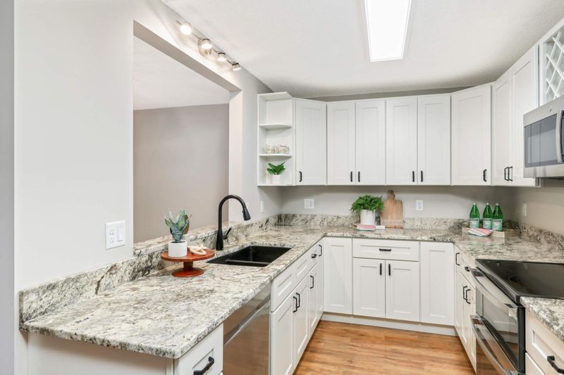 10521 Cedar Lake Rd #202, Minnetonka, MN 55305