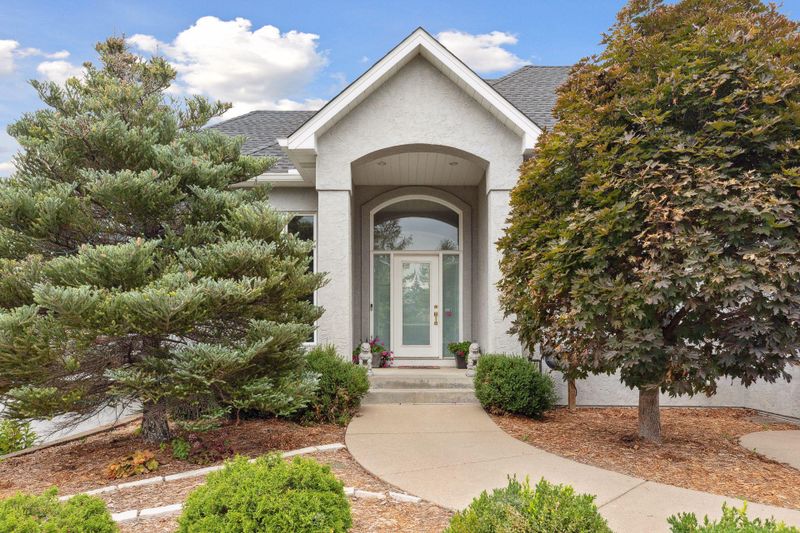 613 Sutcliff Cir, Mendota Heights, MN 55118