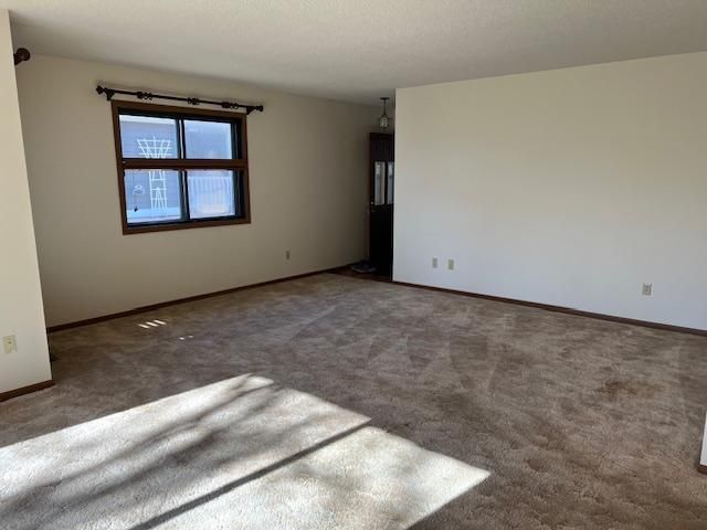 916 E 4th St, Litchfield, MN 55355