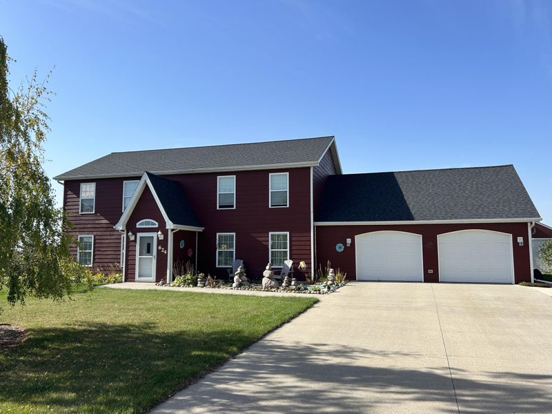 624 Carl Ct, Roseau, MN 56751