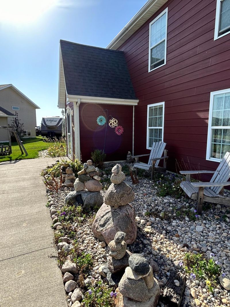624 Carl Ct, Roseau, MN 56751