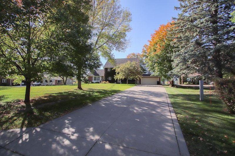 1329 Oakwood Dr, Anoka, MN 55303