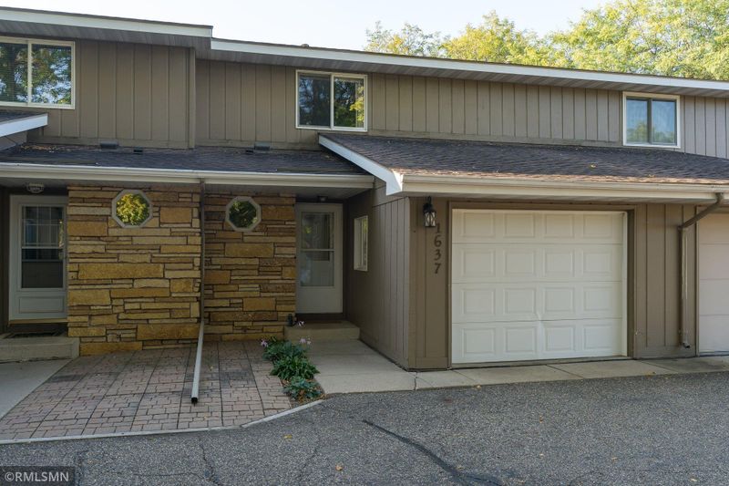 1637 James Dr, North Mankato, MN 56003