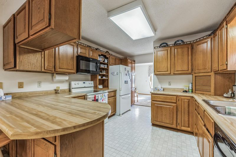 50563 Shorewood Cir E, Rush City, MN 55069