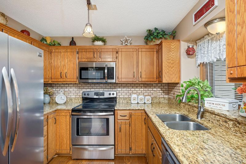 588 Innsbruck Dr, Chaska, MN 55318