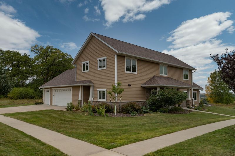 3813 Stone Point Dr NE, Rochester, MN 55906