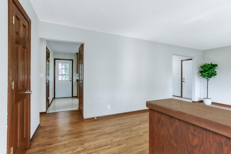 1745 Laurie Rd E, Maplewood, MN 55109