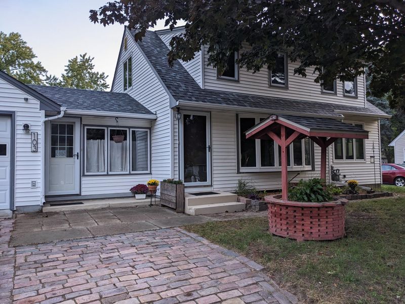103 Mount Vernon Ave, Maplewood, MN 55117